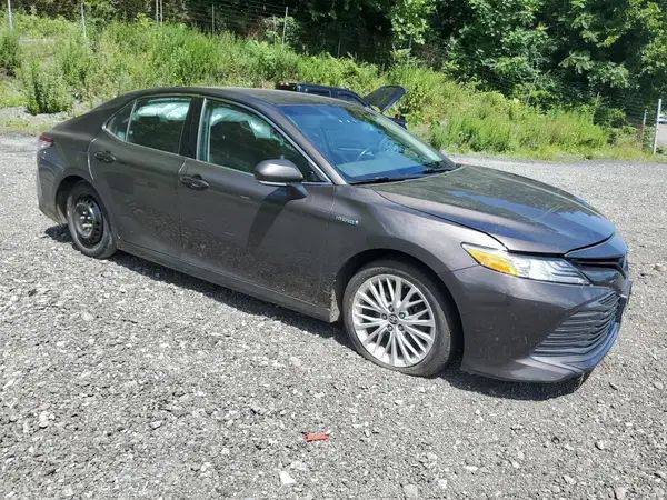 4T1G31AK1NU596095 - 2022 Toyota camry XLE hybrid