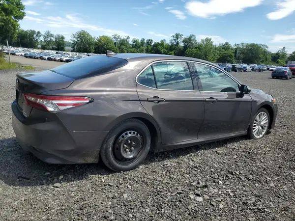 4T1G31AK1NU596095 - 2022 Toyota camry XLE hybrid
