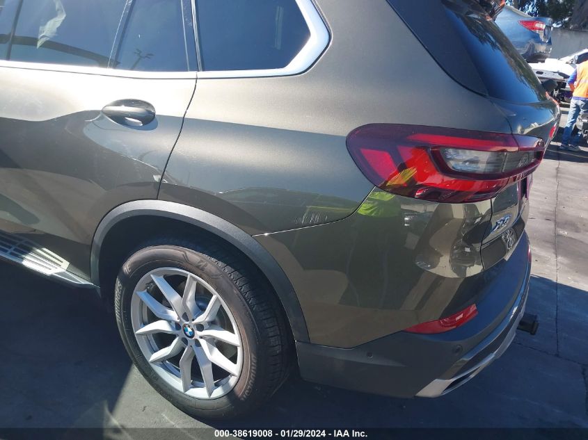 WDDSJ4EB0KN748735