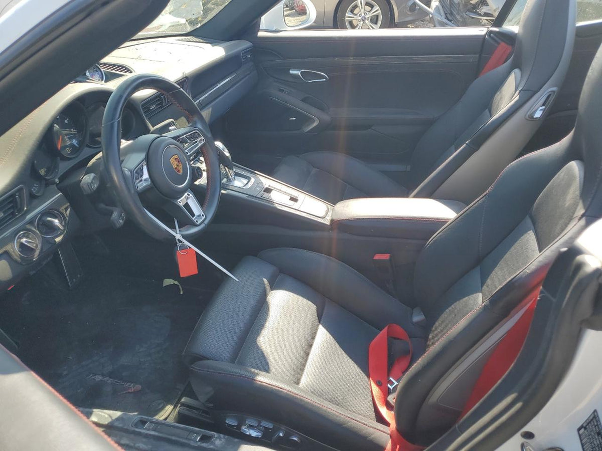 WP0CB2A94JS147492 - 2018 Porsche 911