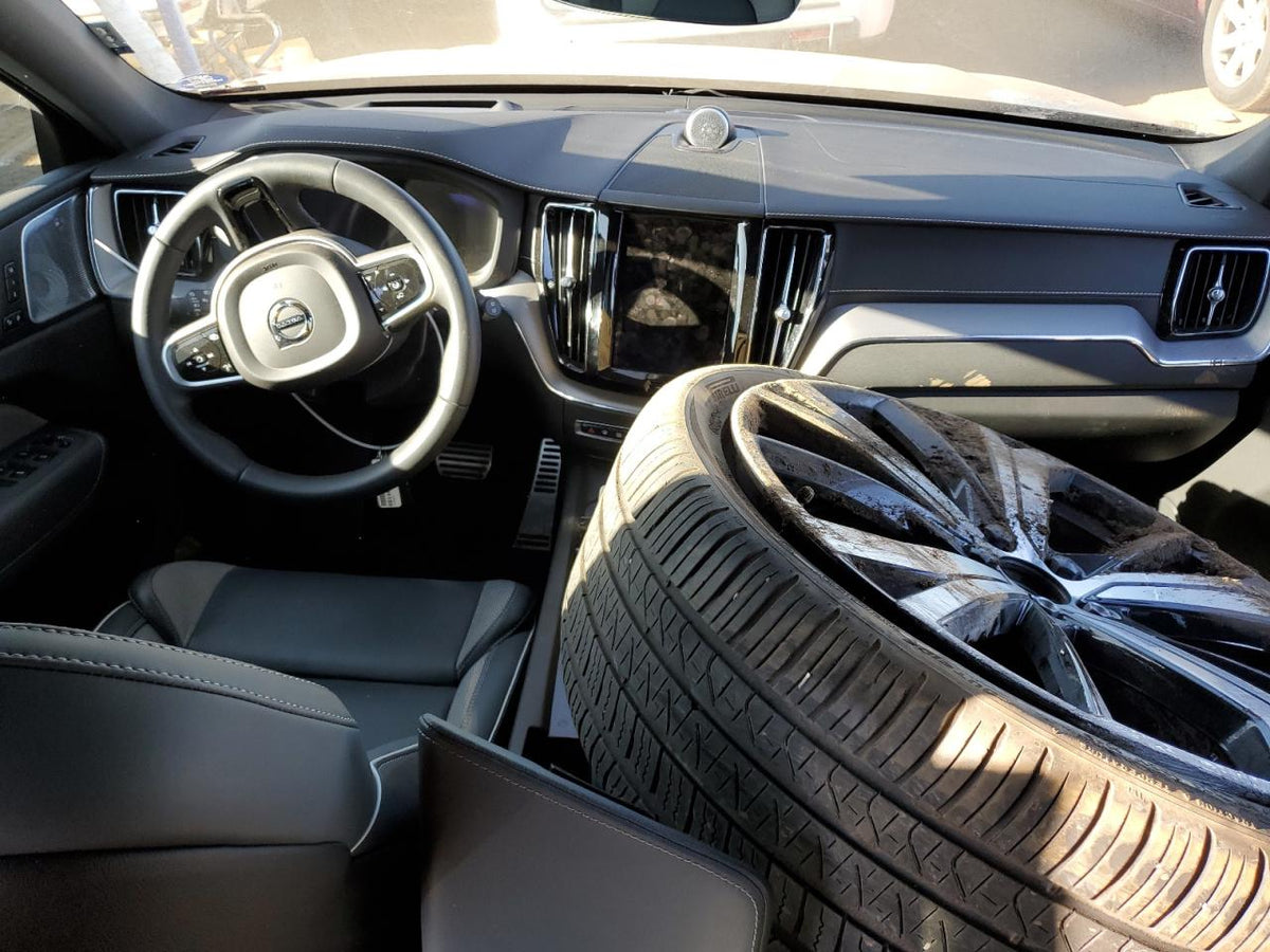 YV4BR0DM8N1945501 - 2022 Volvo xc60 t8 re