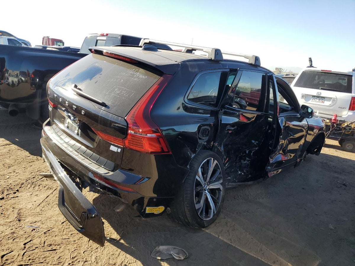 YV4BR0DM8N1945501 - 2022 Volvo xc60 t8 re