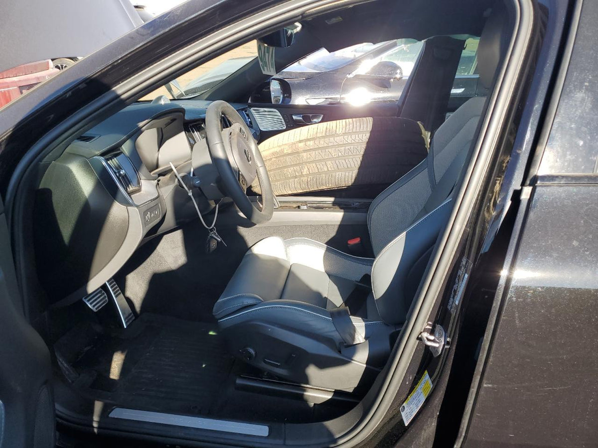 YV4BR0DM8N1945501 - 2022 Volvo xc60 t8 re